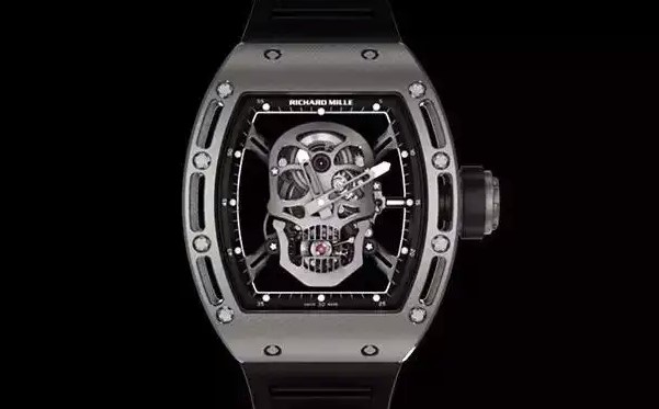 如何正确更换理查德米勒手表的表带？